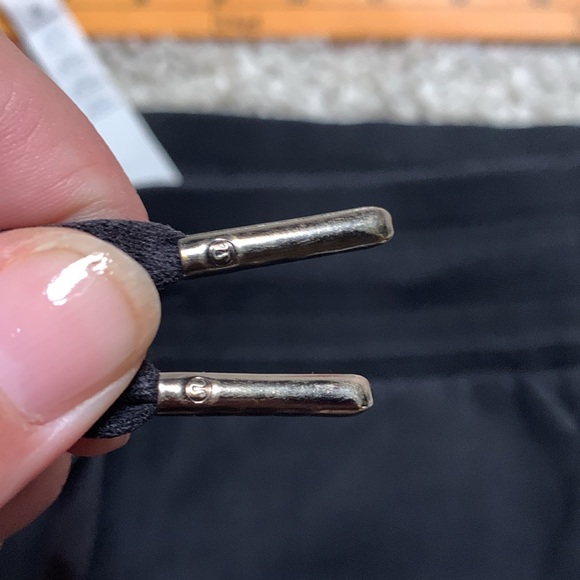 Lululemon- Scuba MidRise Oversized Jogger- Black- Size 10- 29” Inseam - Picture 16 of 16